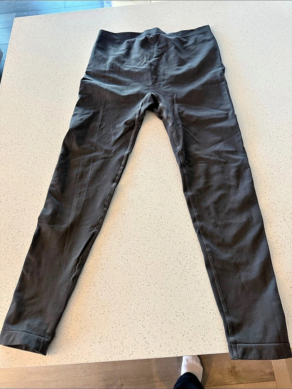 Ruched Dark Grey V-Cut Leggings Like New- Seamless-L